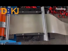 Petit pain de gouttière formant la machine