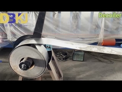 Machine à former des rouleaux à chapeau